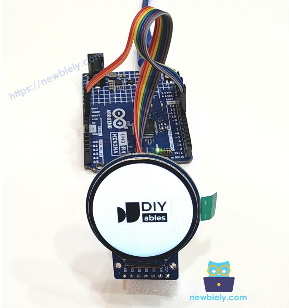 Écran LCD TFT rond Arduino UNO R4 affiche l'image depuis la carte SD