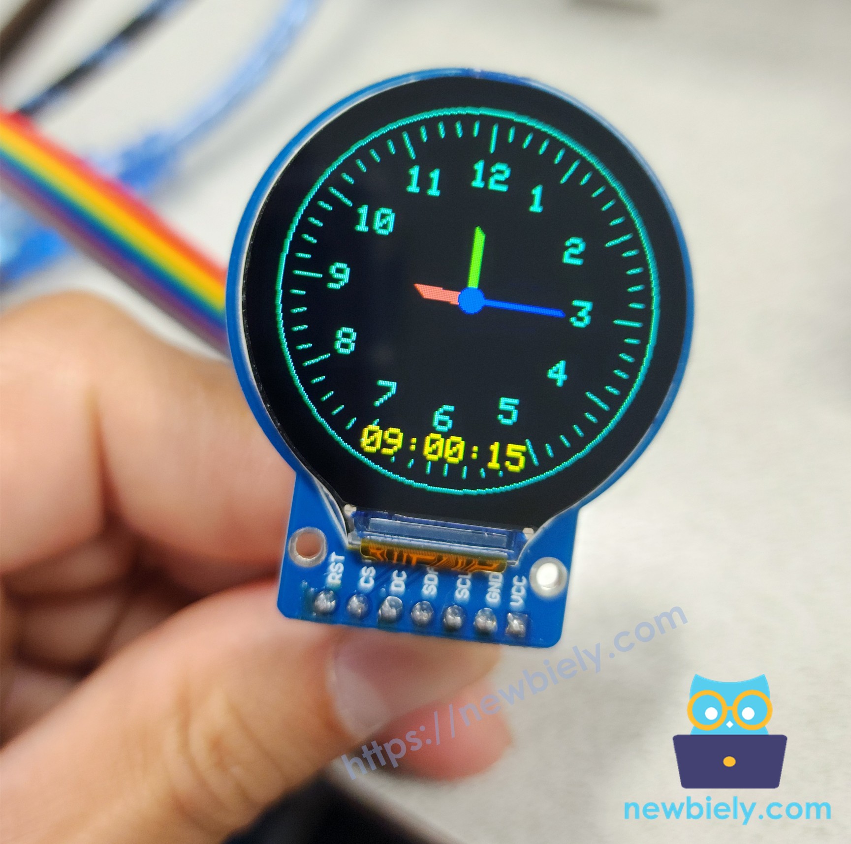 Écran d'Affichage TFT LCD Circulaire Rond ESP32 C3 Super Mini affichant Clock Watch